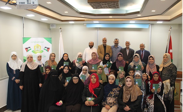 الجمعية توزع تفسير القرآن الكريم بلغة الإشارة للصم
