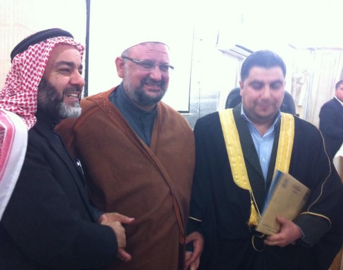 فرع لواء بني عبيد يكرم حافظاً للقرآن على القراءات العشر